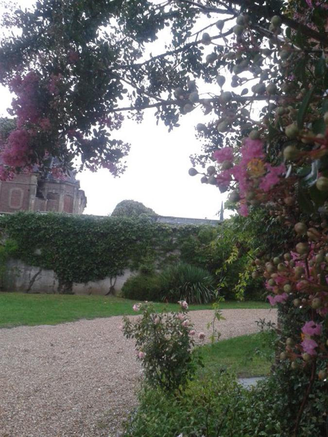 Hotel Au Chateau Blanc Saint-Aubin-les-Elbeuf Bagian luar foto