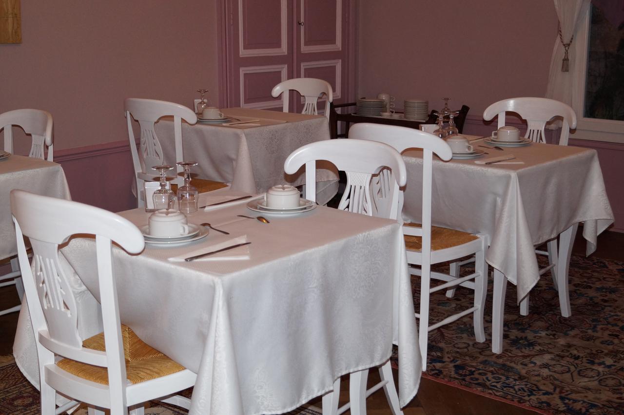 Hotel Au Chateau Blanc Saint-Aubin-les-Elbeuf Bagian luar foto